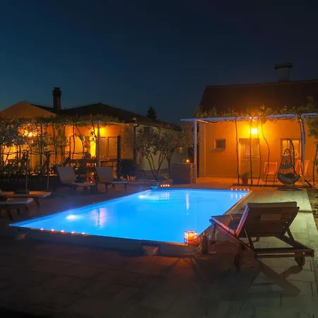 Holiday House Olive Tree Kaocine Exterior photo